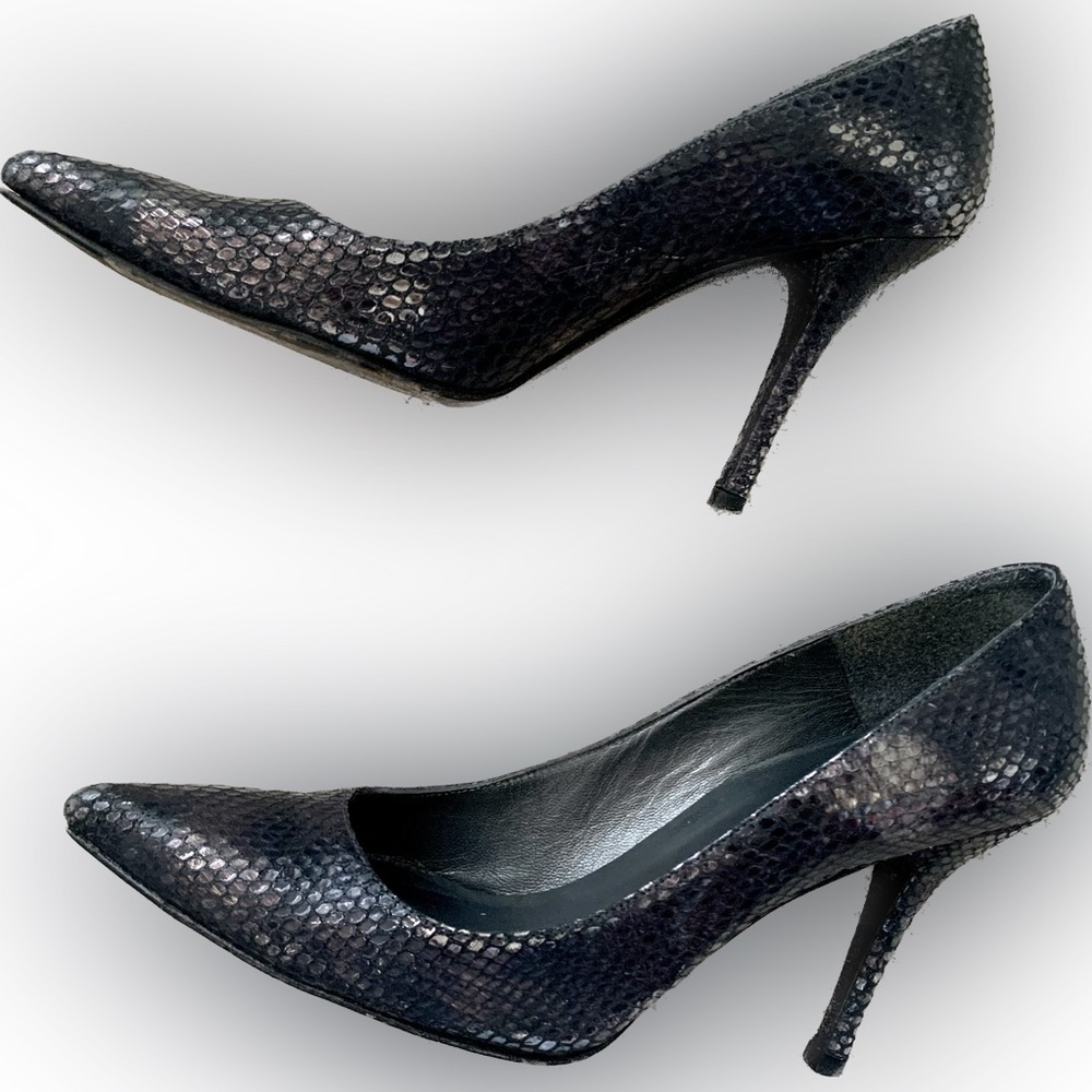 STUART WEITZMAN metallic silver gray snakeskin stiletto heels pumps Women’s 7.5 - Picture 3 of 9